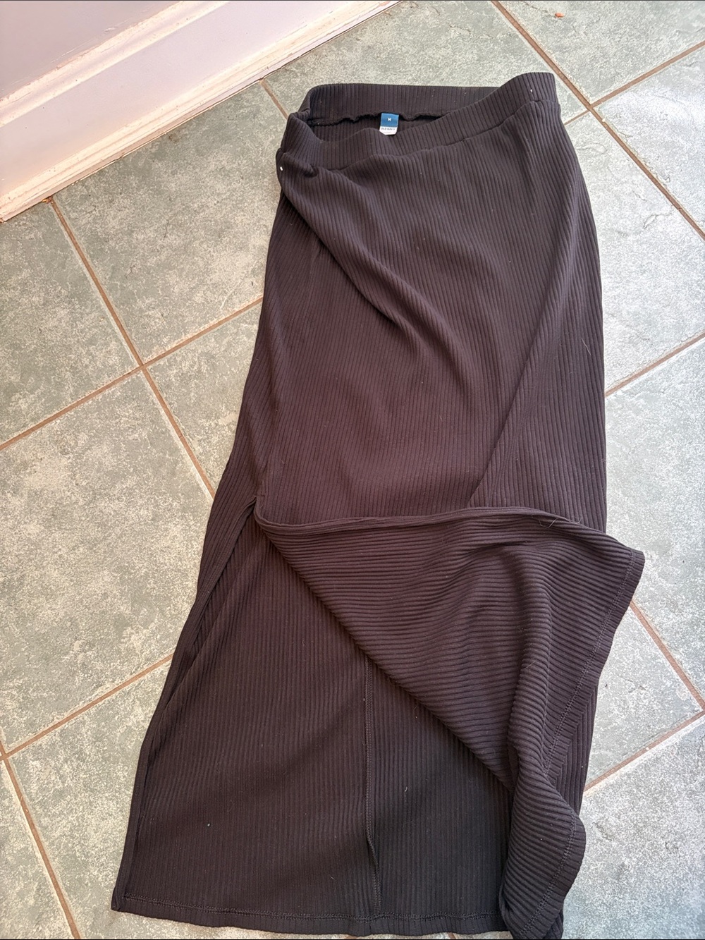 Old Navy Black Ribbed Maxi Skirt - Picture 2 of 3